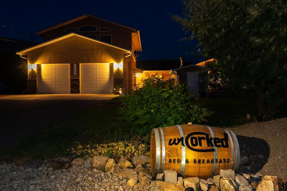 фото Uncorked Bed & Breakfast