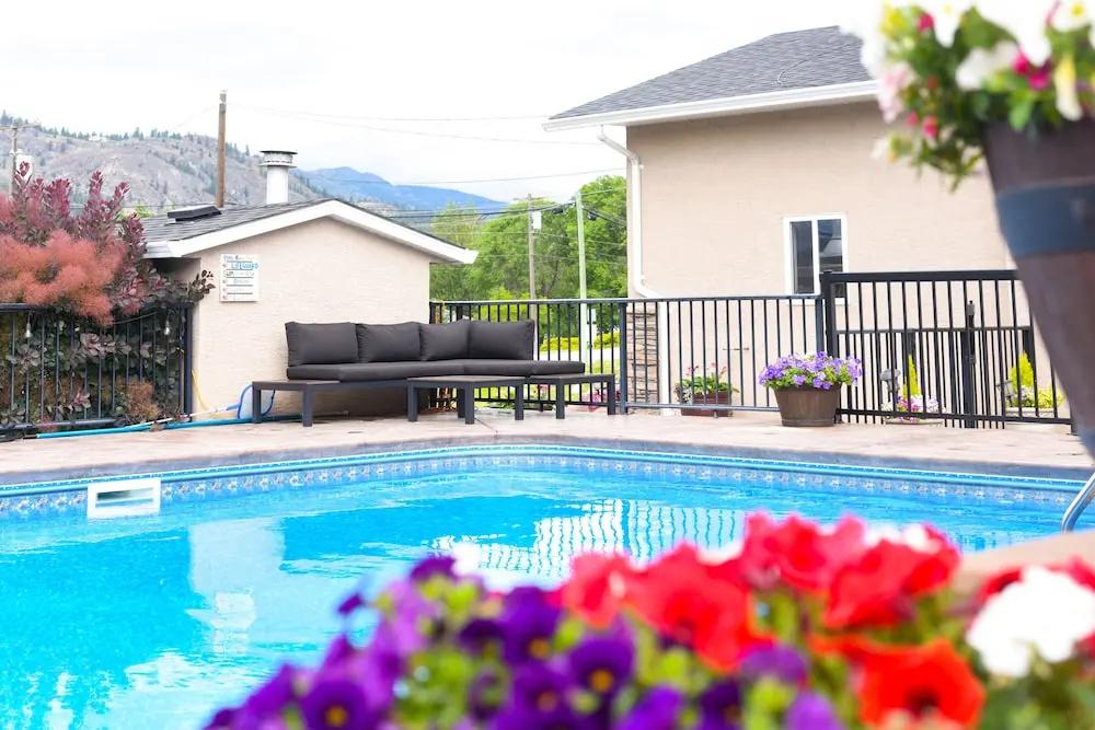 фото Uncorked Bed & Breakfast