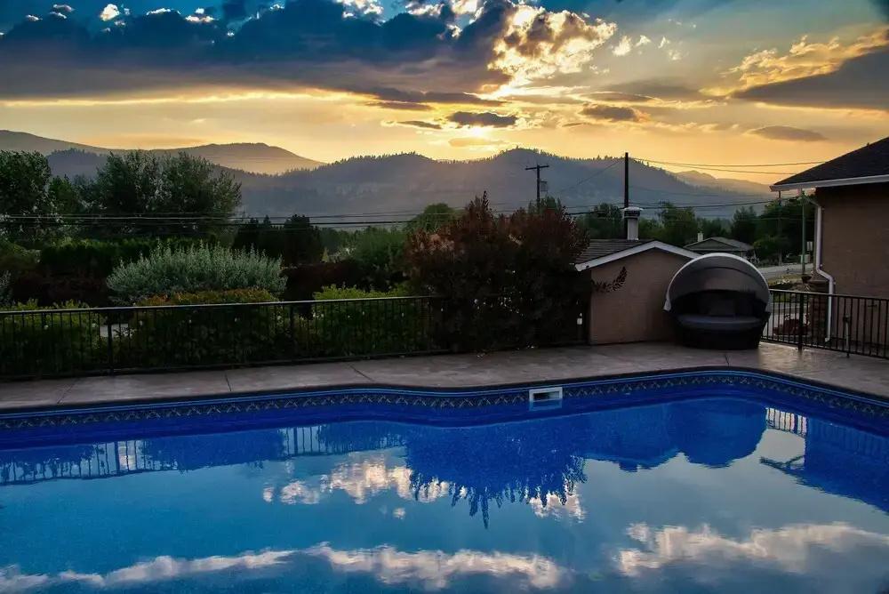 фото Uncorked Bed & Breakfast