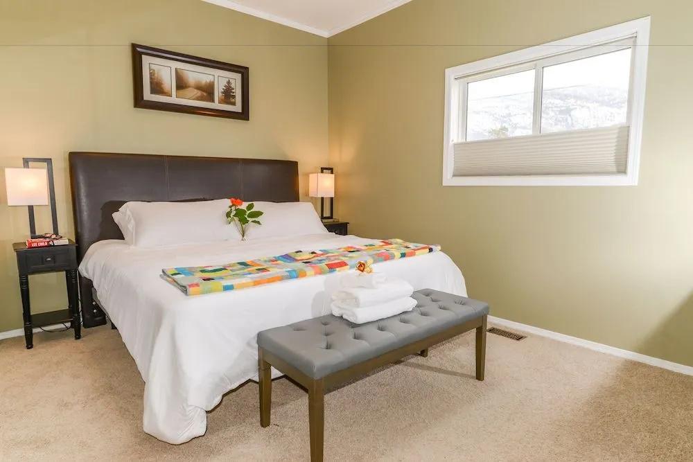 фото Uncorked Bed & Breakfast
