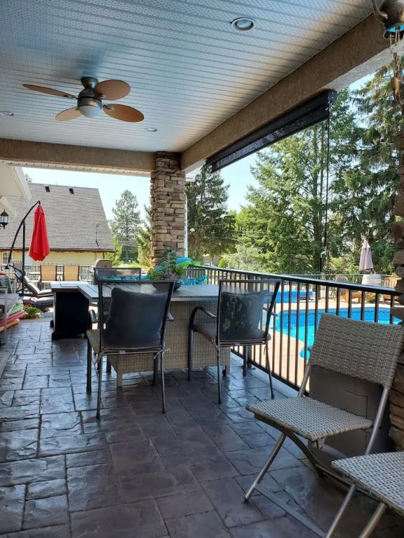 фото Uncorked Bed & Breakfast