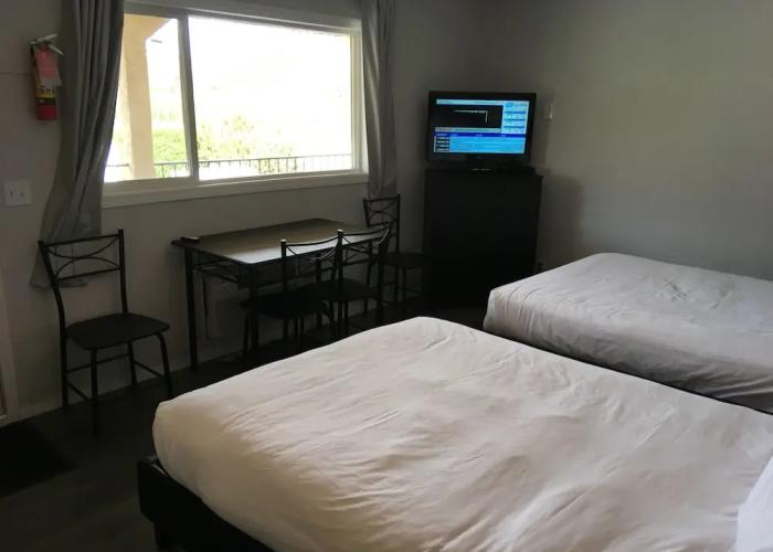 Maple Leaf Motel & RV Resort