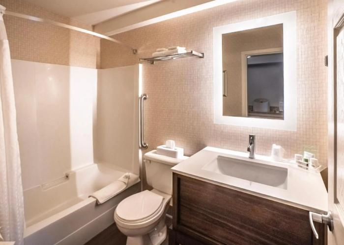 Holiday Inn Hotel & Suites Osoyoos by IHG