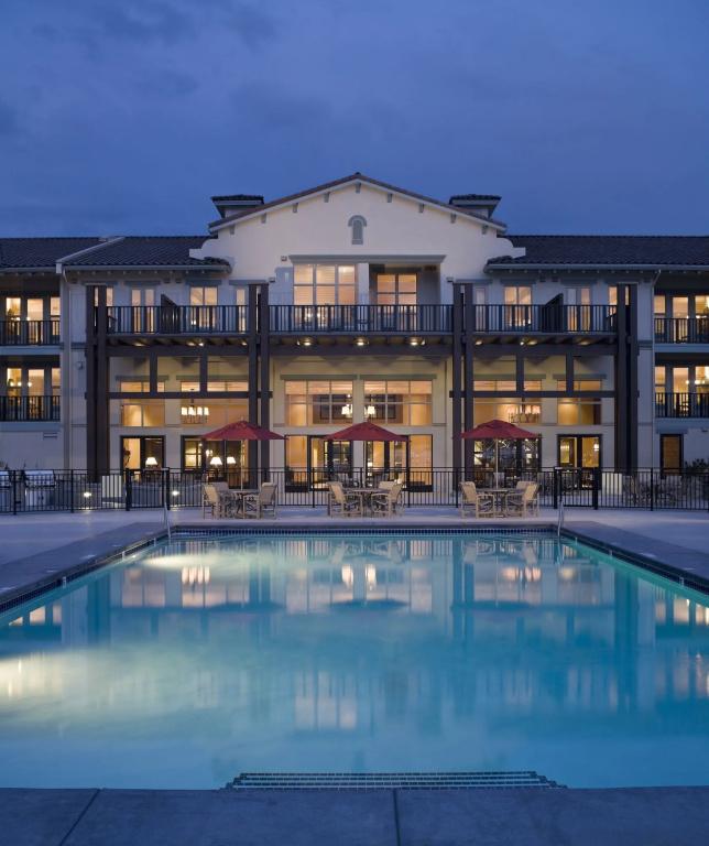 фото Walnut Beach Resort