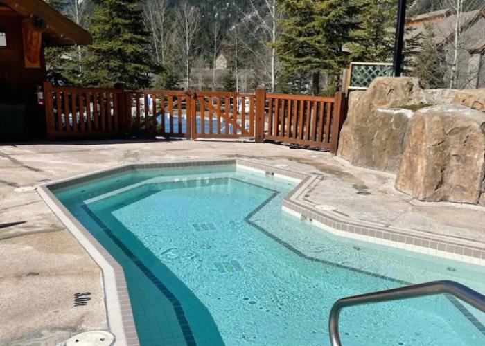 SPACIOUS Studio | Ski In/Out | Pool & Hot Tubs | in the Heart of PANORAMA RESORT