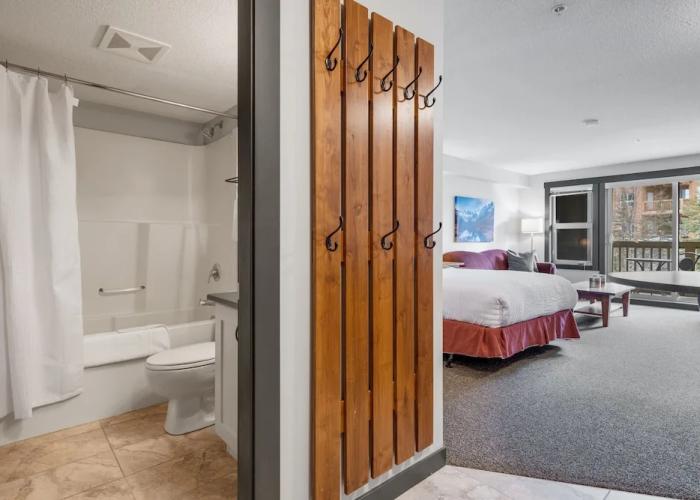 SPACIOUS Studio | Ski In/Out | Pool & Hot Tubs | in the Heart of PANORAMA RESORT