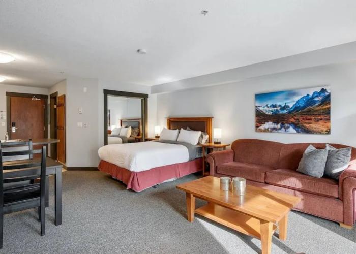SPACIOUS Studio | Ski In/Out | Pool & Hot Tubs | in the Heart of PANORAMA RESORT