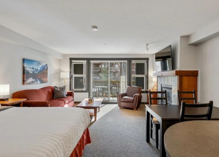SPACIOUS Studio | Ski In/Out | Pool & Hot Tubs | in the Heart of PANORAMA RESORT