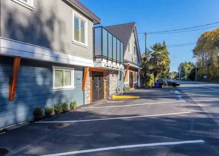 Qualicum Beach Ocean Suites