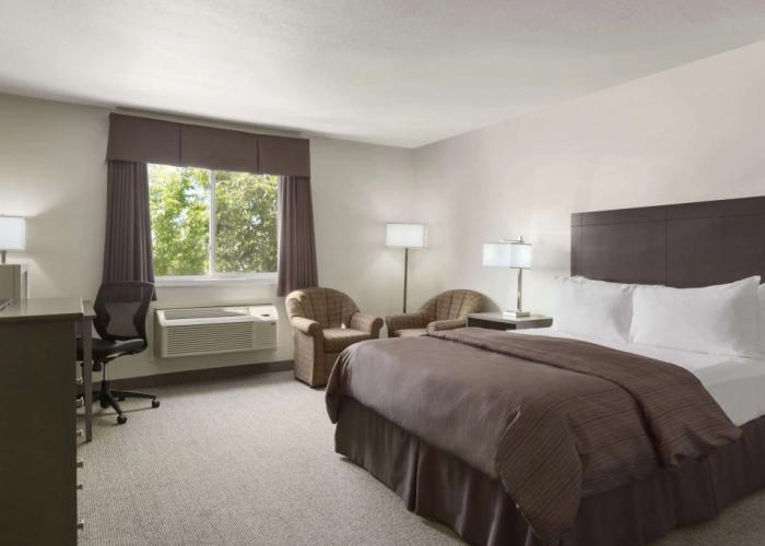 Days Inn by Wyndham Steinbach