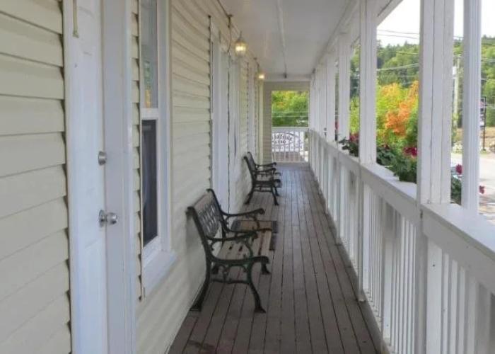 Parkland Village Inn