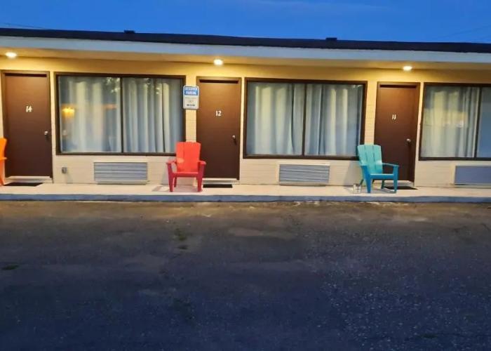 North Shore Wayside Inn