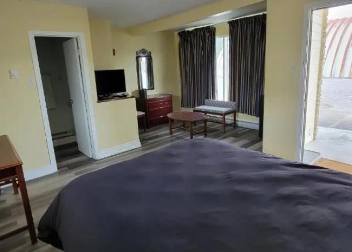 North Shore Wayside Inn