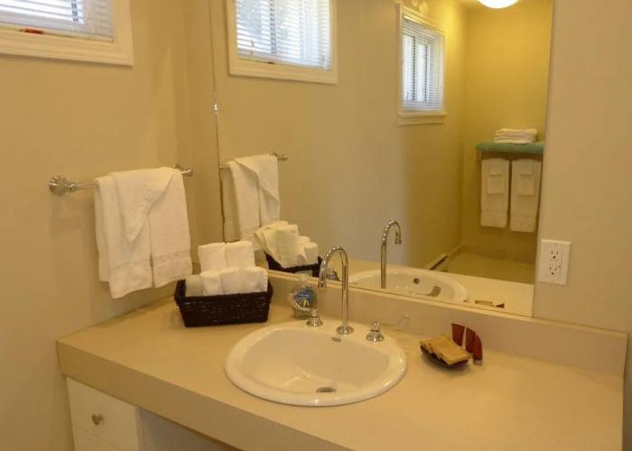 Oasis by the Bay Vacation Suites