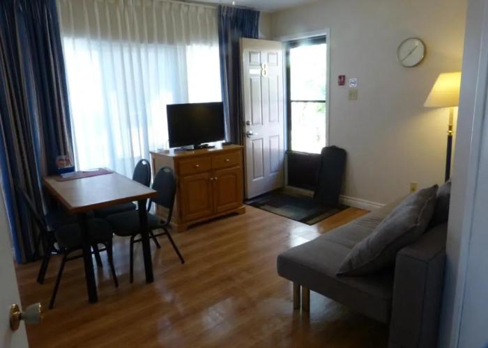 Oasis by the Bay Vacation Suites