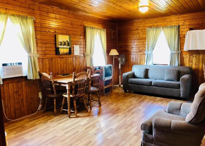 Green Gables Bungalow Court