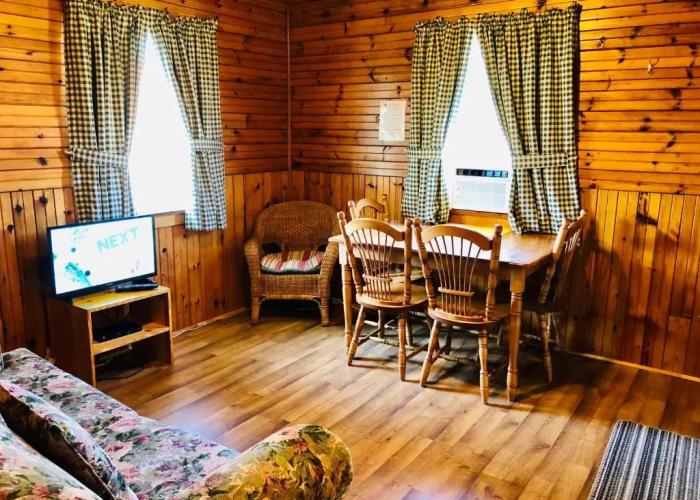 Green Gables Bungalow Court