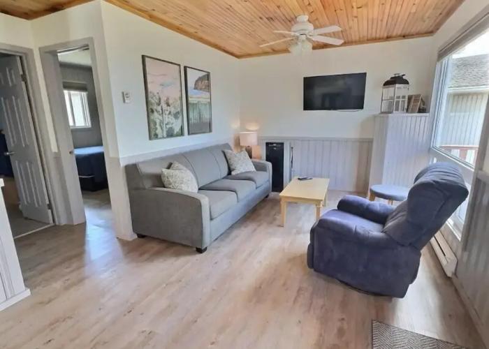 Cavendish Bosom Buddies Cottage Resort