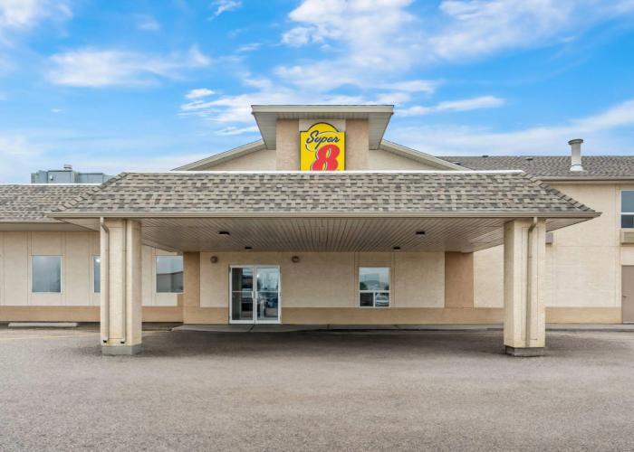 Super 8 by Wyndham Meadow Lake
