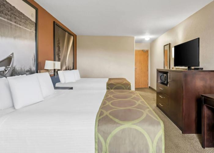 Super 8 by Wyndham Meadow Lake