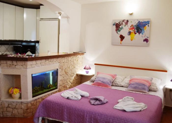 M & J Central Suites