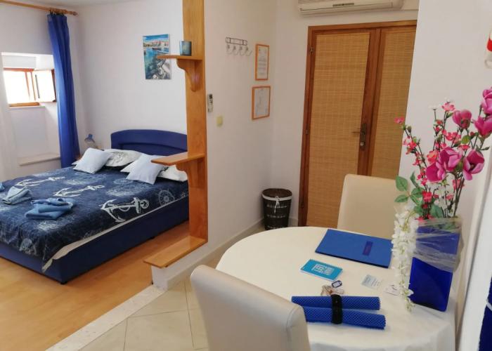 M & J Central Suites