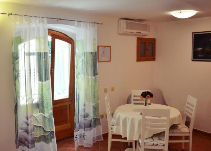M & J Central Suites