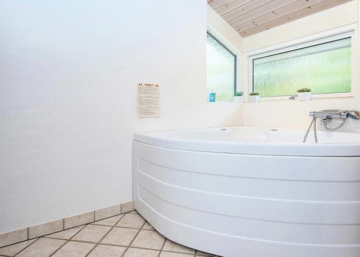 8 Person Holiday Home in Grenaa-by Traum