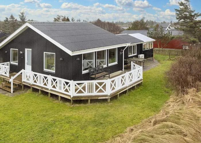 Exquisite Holiday Home in Løgstør near Sea