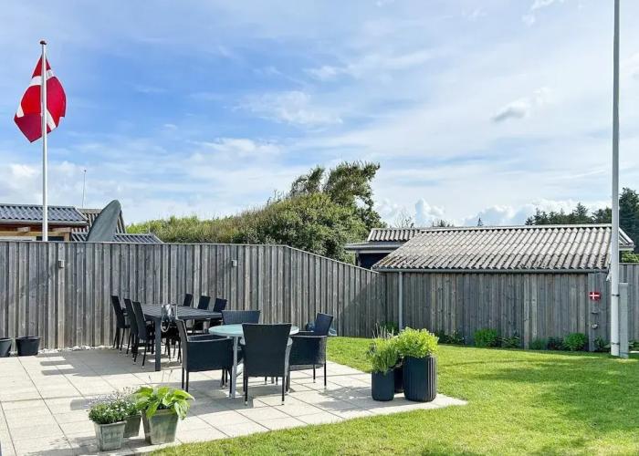 6 Person Holiday Home in Logstor