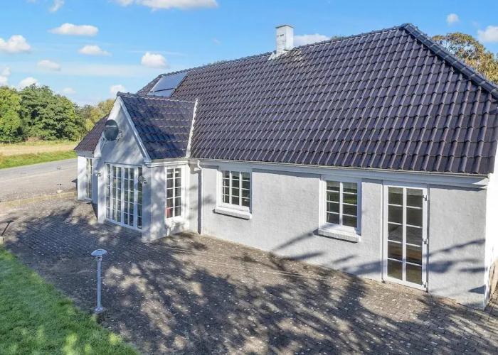 Adorable Holiday Home in Fur near Sea