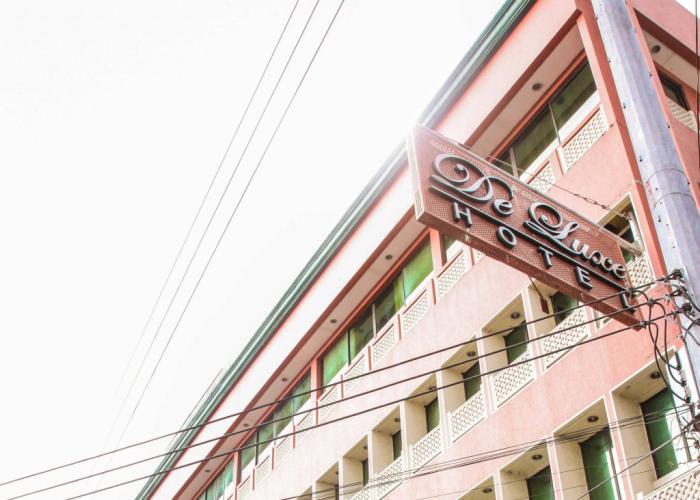 De Luxe Hotel