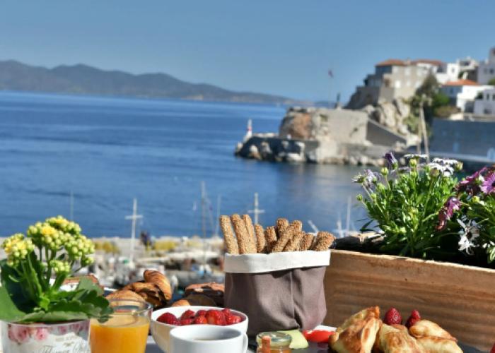 Douskos Port House