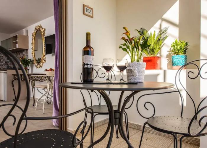 Elimia Suites & Studios