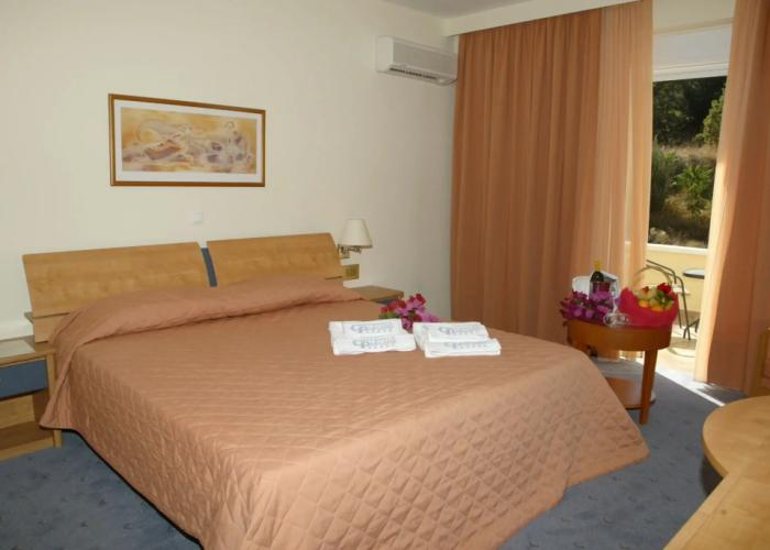 Crithoni's Paradise Hotel