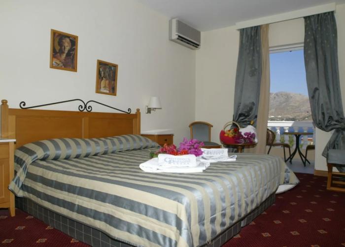 Crithoni's Paradise Hotel