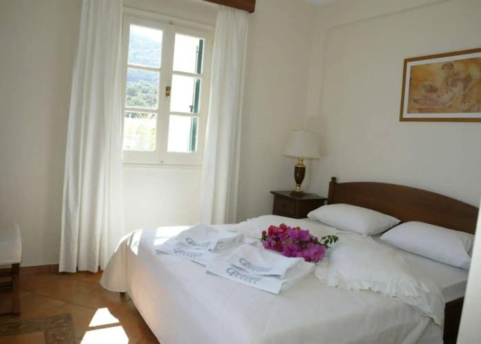 Crithoni's Paradise Hotel