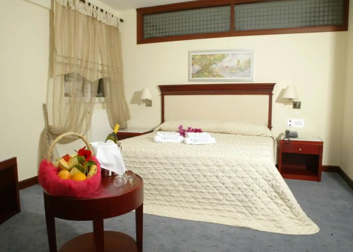 Crithoni's Paradise Hotel