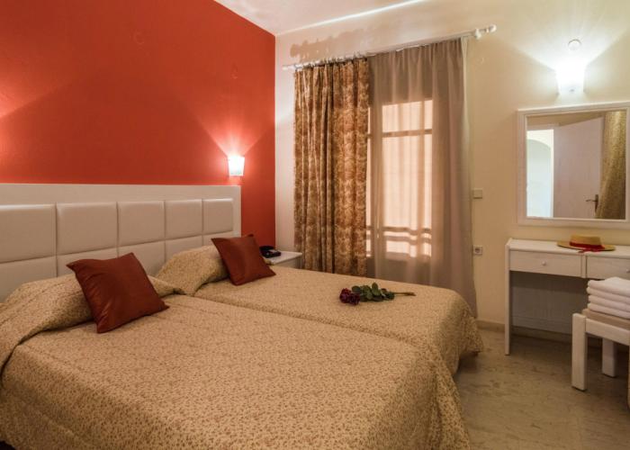 Manolis Apartments