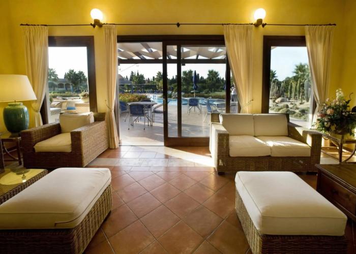 Lantana Resort Hotel & Apartments