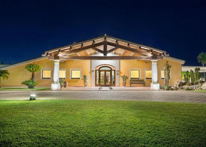 Lantana Resort Hotel & Apartments