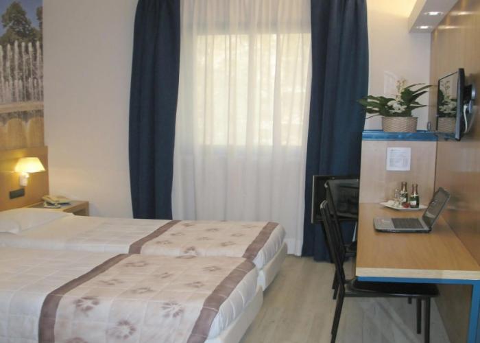 Lantana Resort Hotel & Apartments