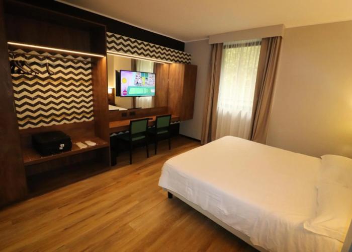 Lantana Resort Hotel & Apartments