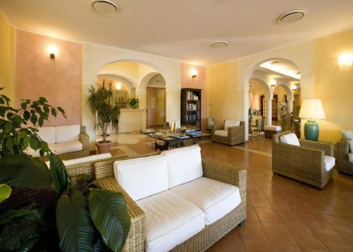 Lantana Resort Hotel & Apartments