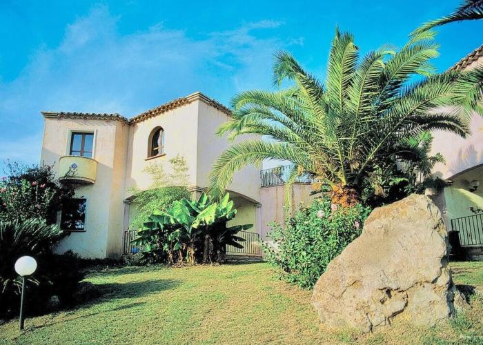 Residence con piscina a 250 mt dal mare