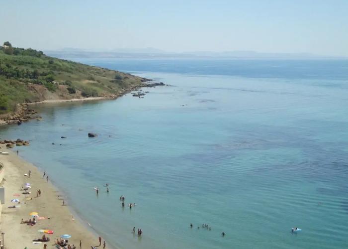 Sea Front Apartment 4 Beds With Balcony 250 Meters From the Beach
