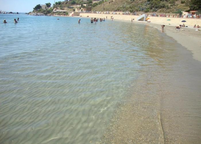 Sea Front Apartment 5 Beds With Balcony 250 Meters From the Beach