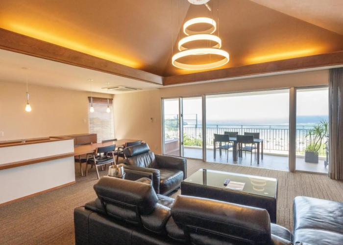 Condominium T-Room