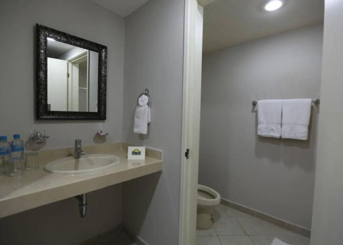Boca Inn Hotel & Suites