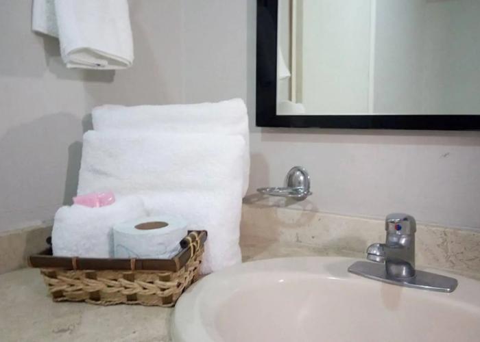 Boca Inn Hotel & Suites